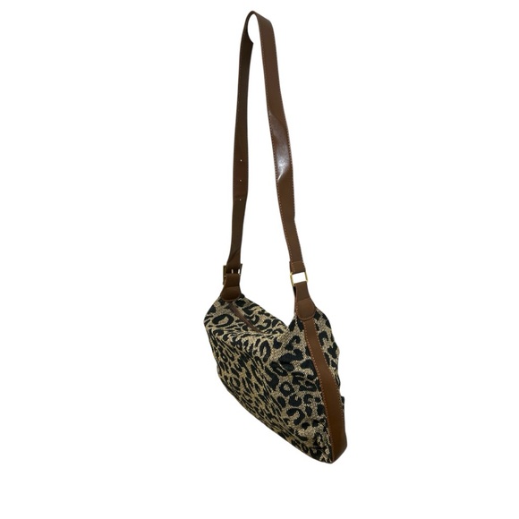 Leopard Canvas Shoulder Bucket Bag - Picture 9 of 15